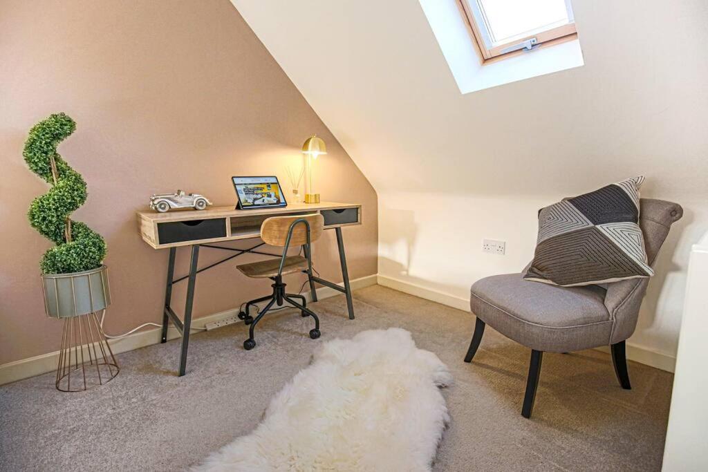 Stylish House With Smart Tvs And Netflix, Fast Wifi, Free Parking And Garden By Yoko Holiday home
