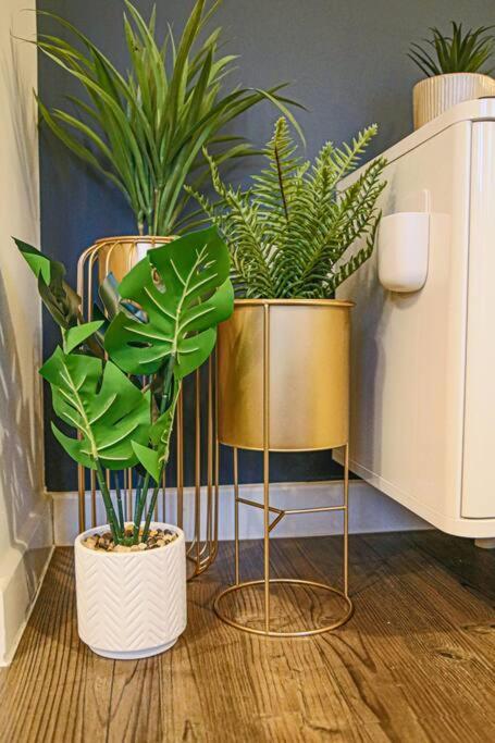 Stylish House With Smart Tvs And Netflix, Fast Wifi, Free Parking And Garden By Yoko