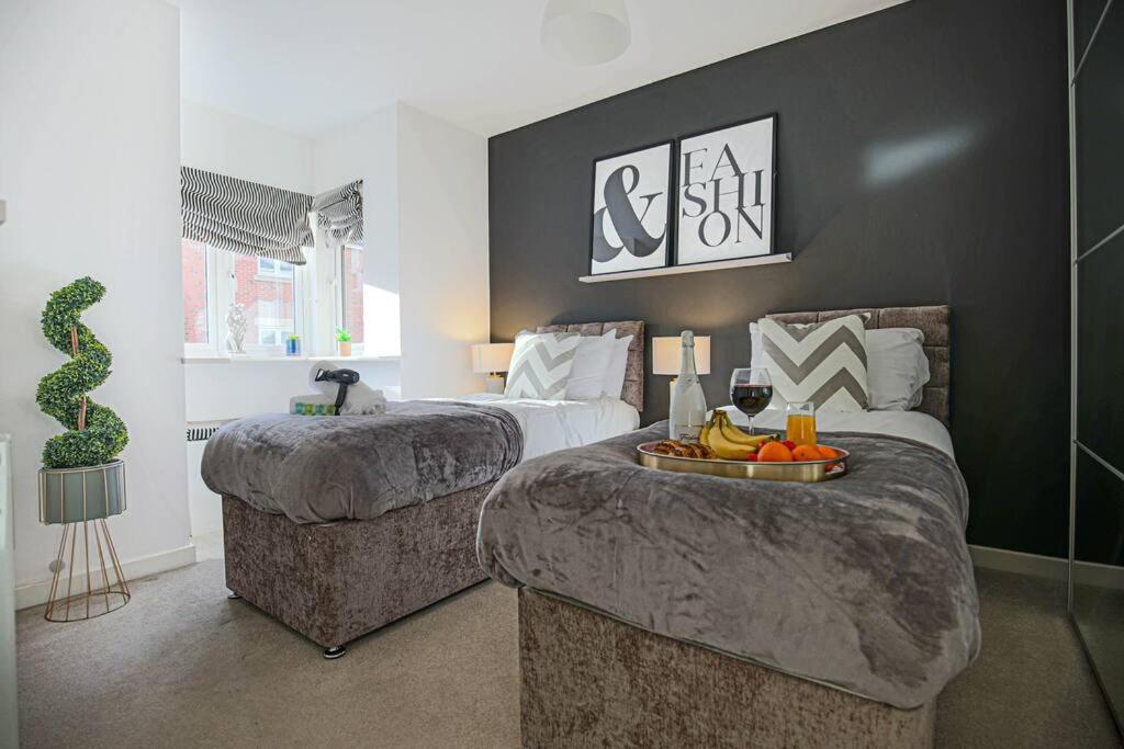 Stylish House With Smart Tvs And Netflix, Fast Wifi, Free Parking And Garden By Yoko Holiday home Milton Keynes