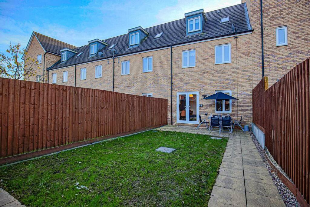 Stylish House With Smart Tvs And Netflix, Fast Wifi, Free Parking And Garden By Yoko * Milton Keynes
