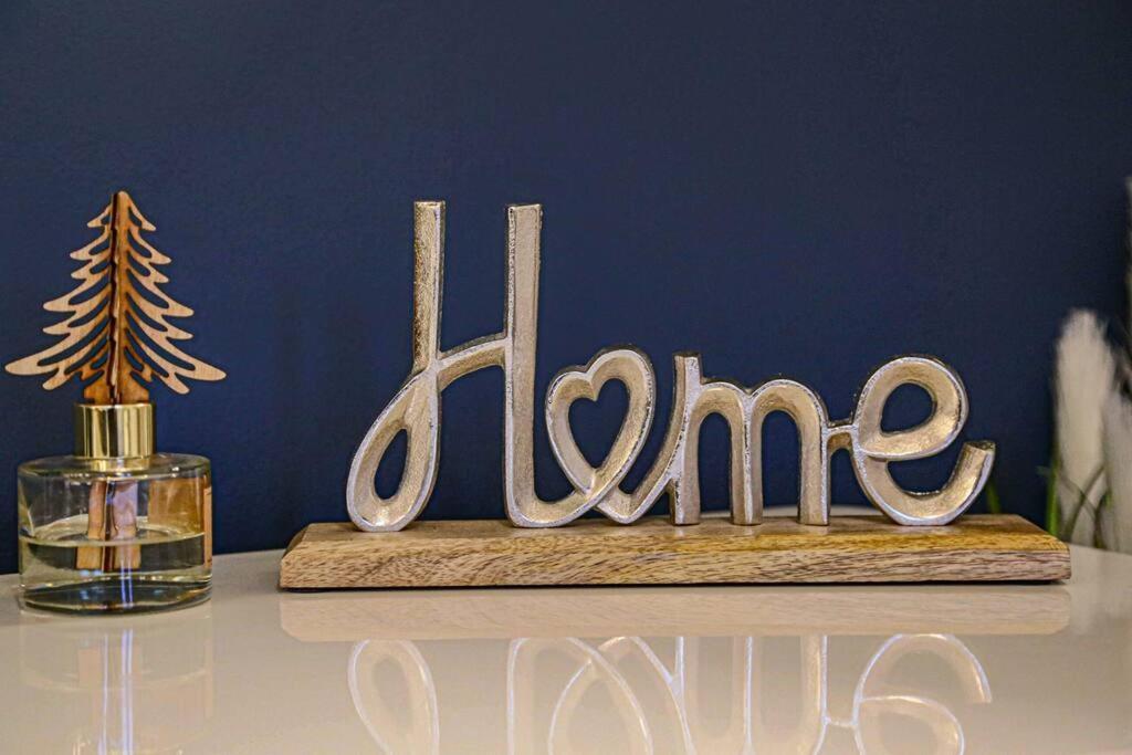 Stylish House With Smart Tvs And Netflix, Fast Wifi, Free Parking And Garden By Yoko Holiday home Milton Keynes
