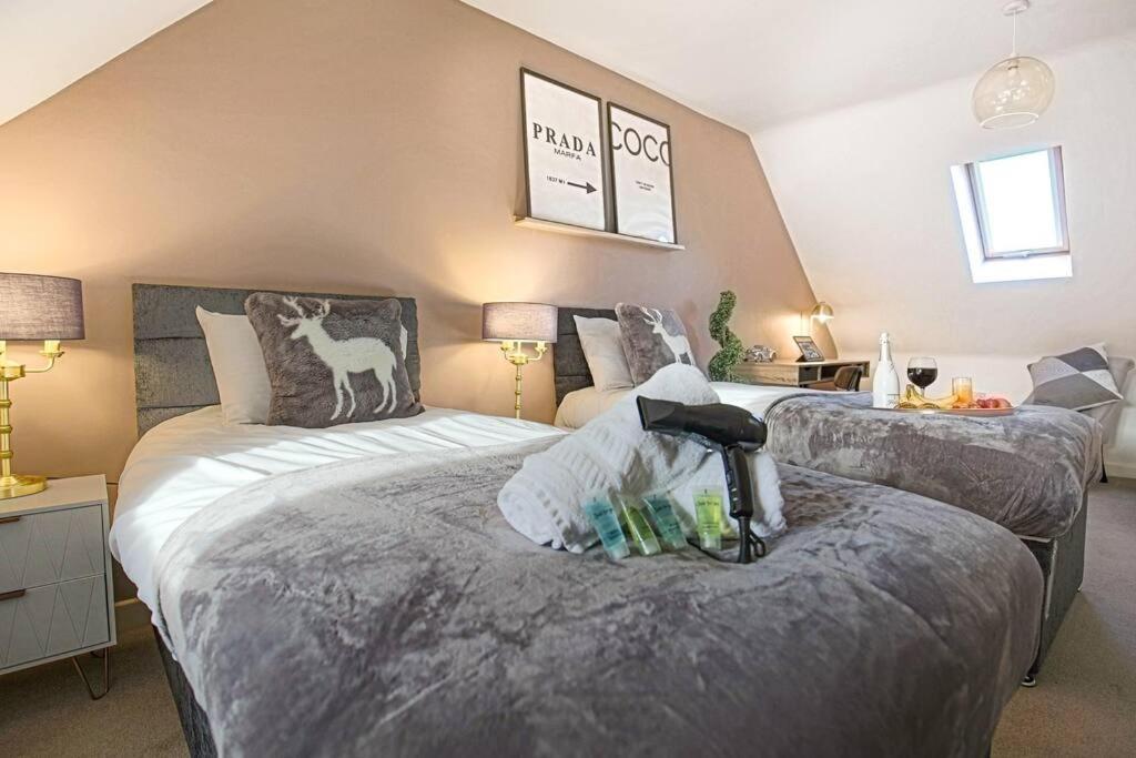 Stylish House With Smart Tvs And Netflix, Fast Wifi, Free Parking And Garden By Yoko Holiday home