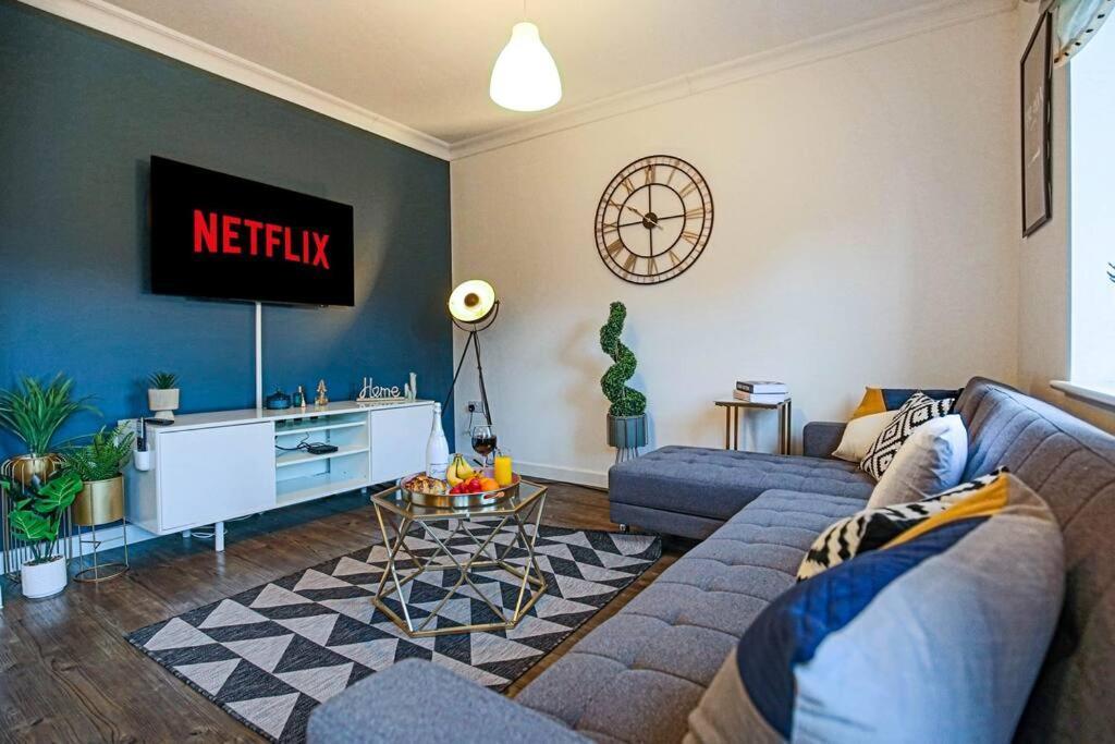 Stylish House With Smart Tvs And Netflix, Fast Wifi, Free Parking And Garden By Yoko